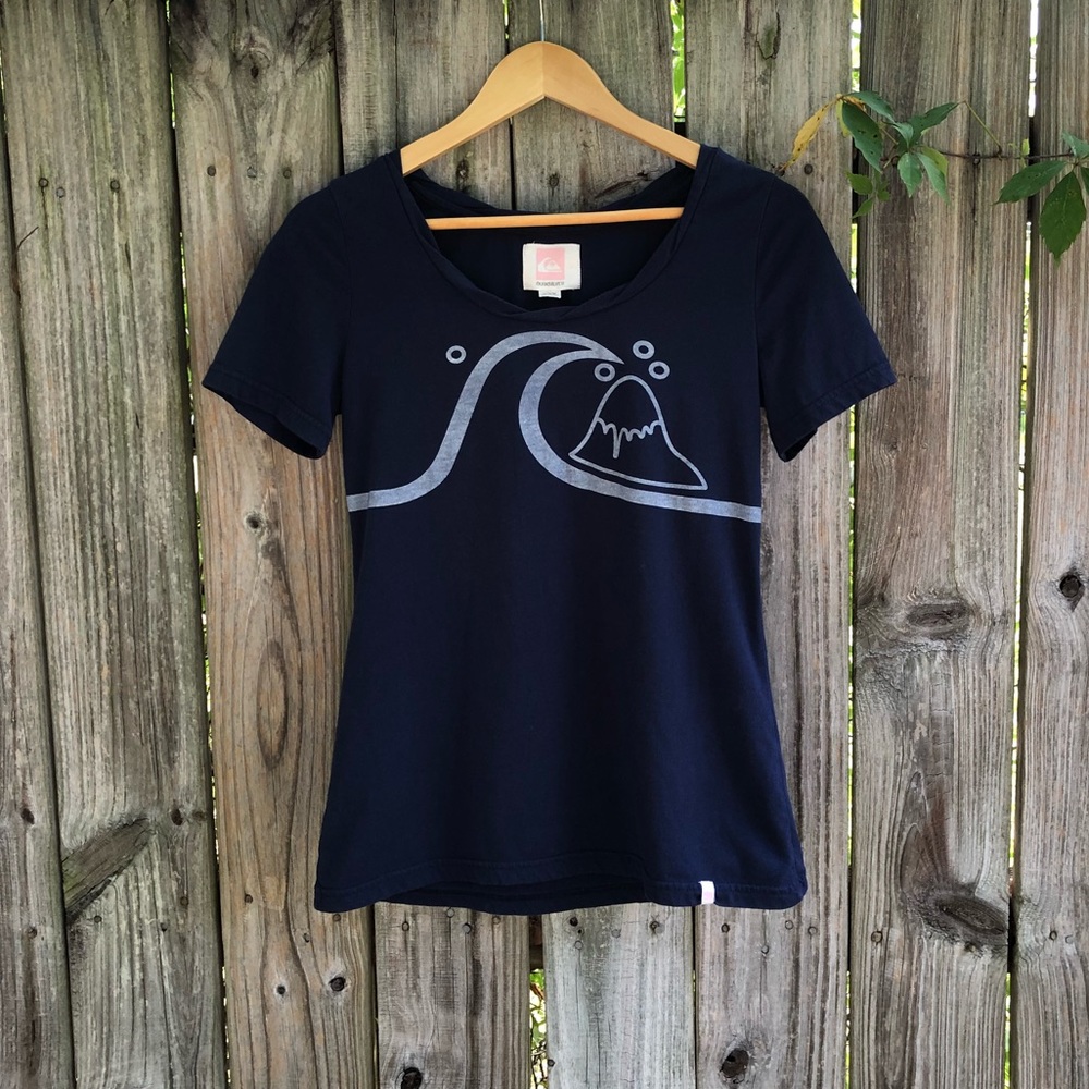 🌊Retro Navy & White Quiksilver t-shirt🌊